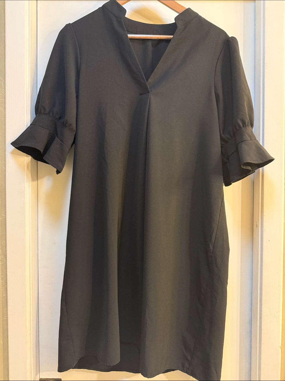Black Women's V-Neck Ruffle Sleeve Dress